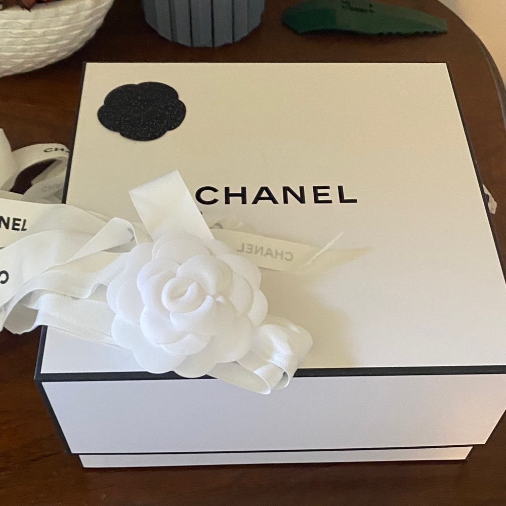 CHANEL White Camellia Ribbon Accent
